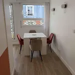 Apartment With Terrace Near The Champs-Elysees